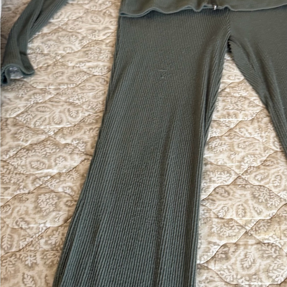 Olive Green Ribbed Two-Piece Set - Picture 6 of 7